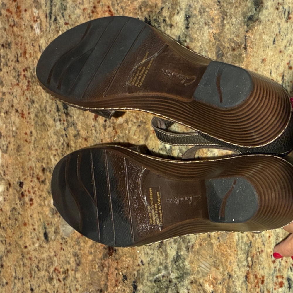 Clarks Women's Pewter T-Strap Sandals - Picture 4 of 4